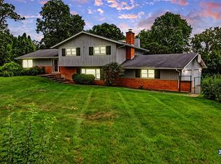 28389 N Oak Knoll Rd, McHenry, IL 60051