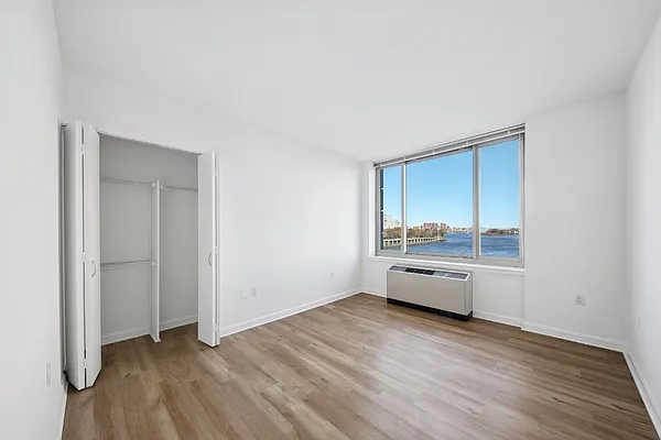 Rented by Greystar | media 7