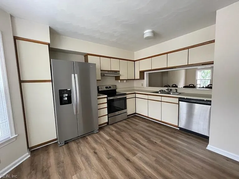 4613 Stonebridge Ln — Photo 2