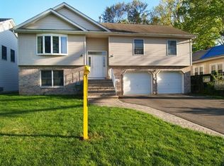 42 Grove St, Bergenfield, NJ 07621