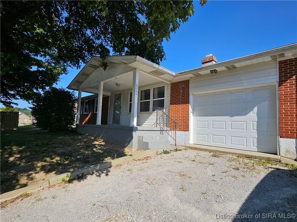 8004 Manor Dr NE