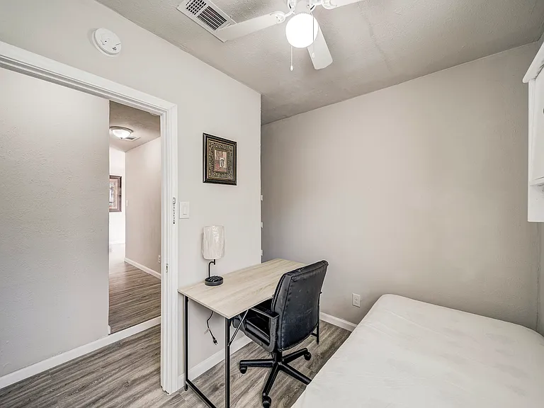 Pebbleshores Dr — Photo 2