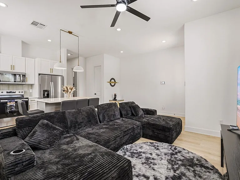 6528 Weston St #A — Photo 7