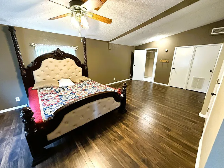 212 Thornton Ln — Photo 14