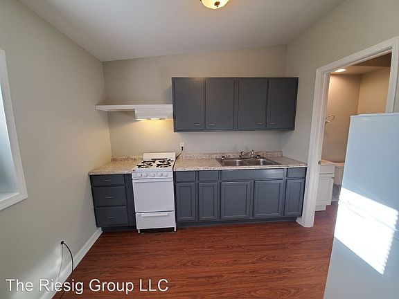 5th image of 550 Smith St APT 9