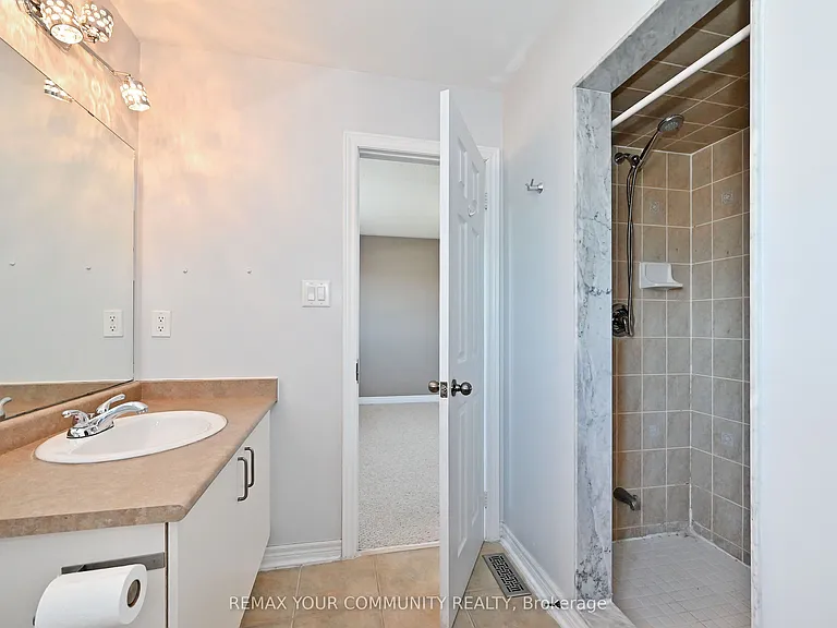 73 Laurendale Ave — Photo 17