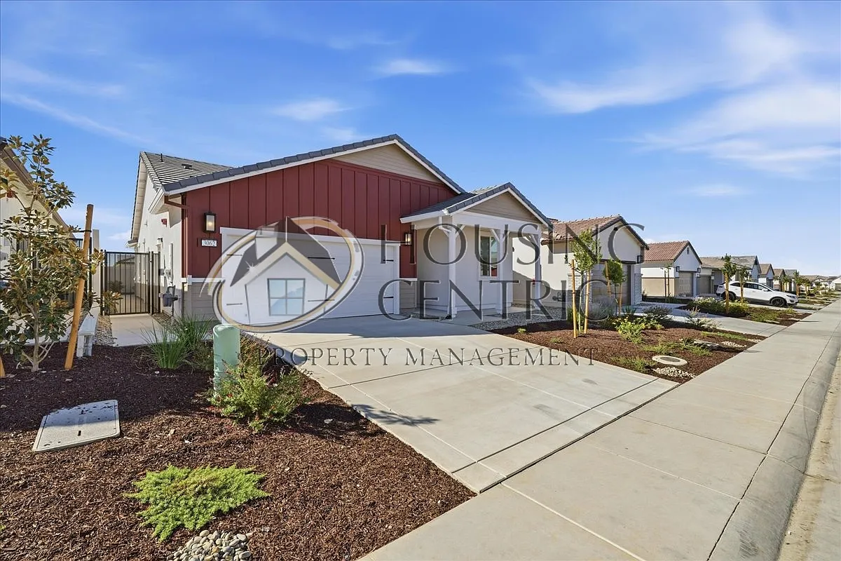 3 bed, 1423 sqft, $3,200 — Photo 2