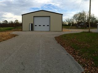 Sixteenth Model Rd, Wartrace, TN 37183