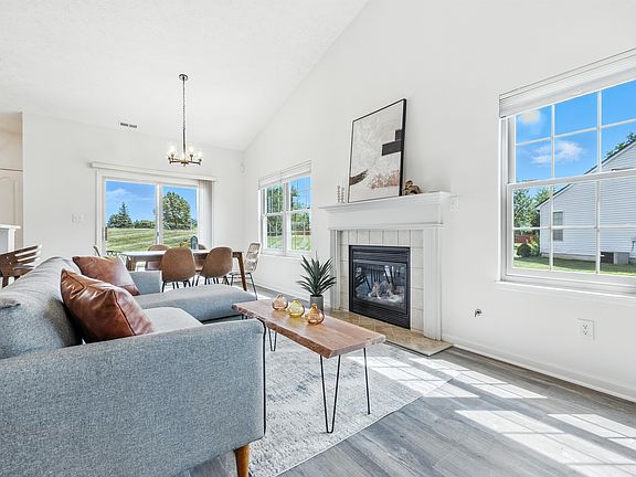 5th image of 10795 Whippoorwill Ln