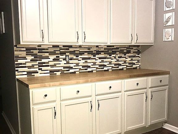 Left side of kitchen