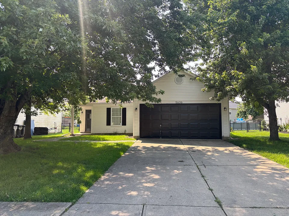 5636 N Plymouth Ct