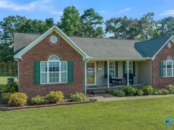 305 Sand Mountain Dr, Rainsville, AL 35986