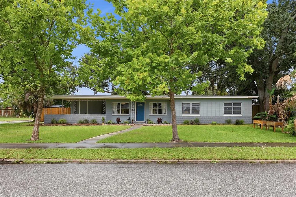 3 bed, 2.0 bath, 1237 sqft, $2,650 — Photo 1