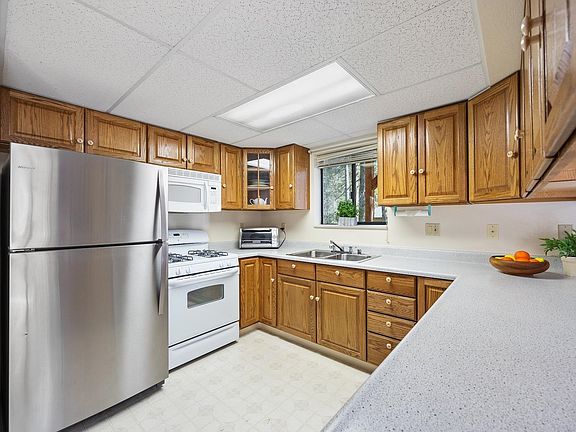 5th image of 10103 Poma Ln
