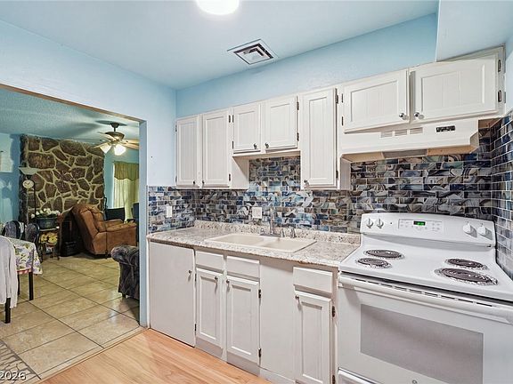 3rd image of 3978 Voxna St