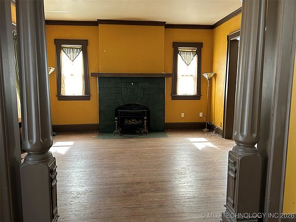 3rd image of 423 Kendall Blvd