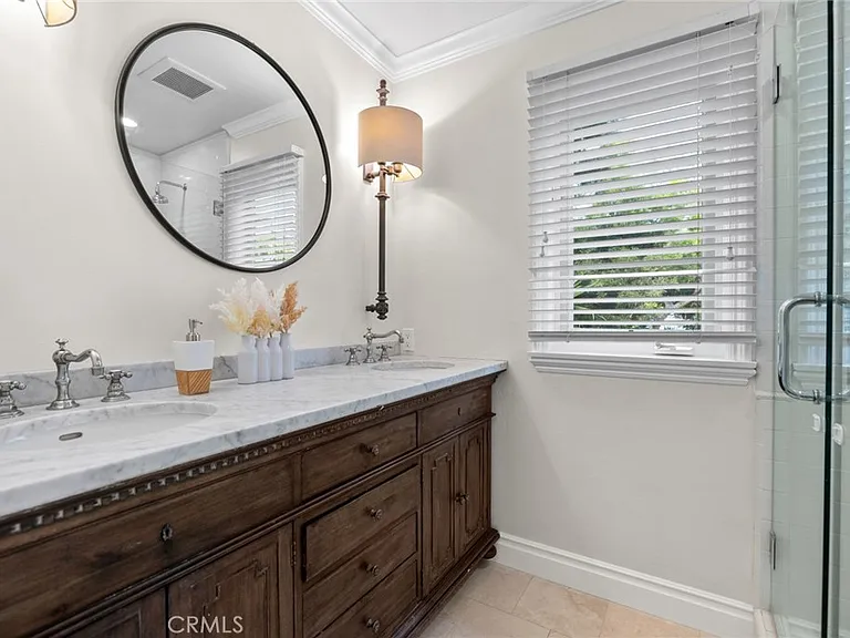640 E Pearl St — Photo 11
