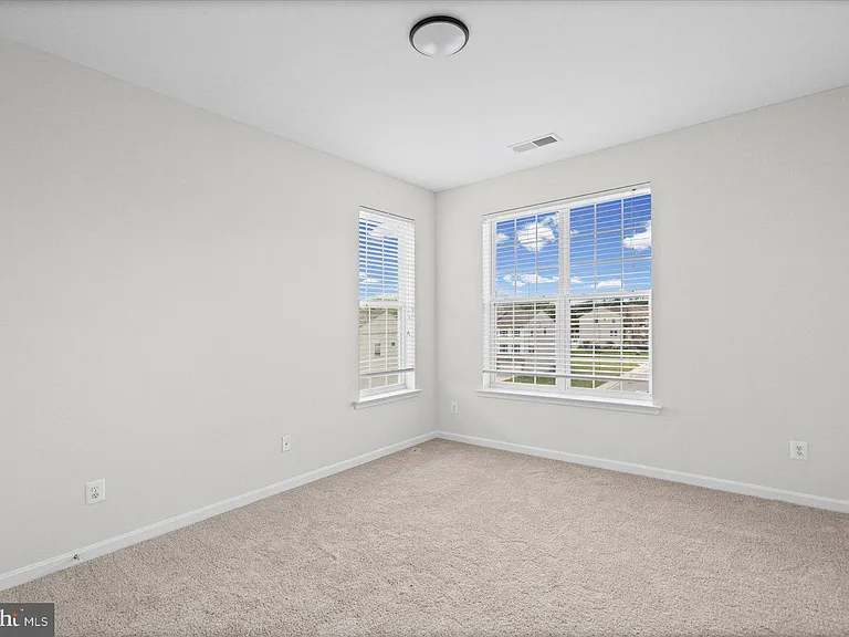 1670 Mohegan Dr #B — Photo 28