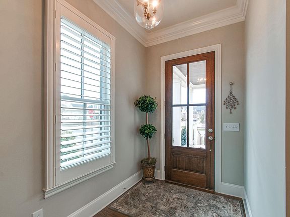 4th image of 928 Jewell Ave