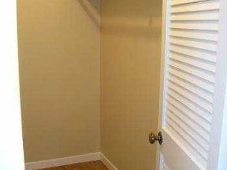 1000 W 26th St #212 — Photo 4