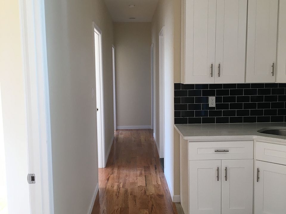 1st image of 1048 Winthrop St #6