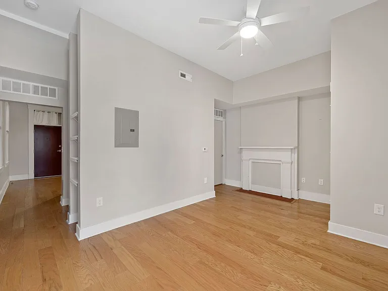 516 E 13th St #4 — Photo 6