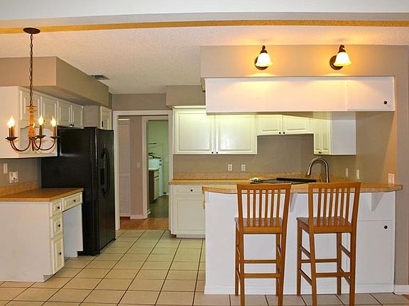 5th image of 6005 Greenleaf Cir