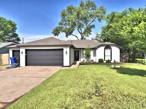 1104 N 80th St, Broken Arrow, OK 74014