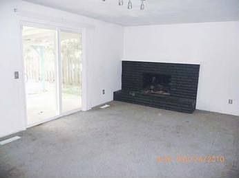 4th image of 344 NE Sequoia Ct