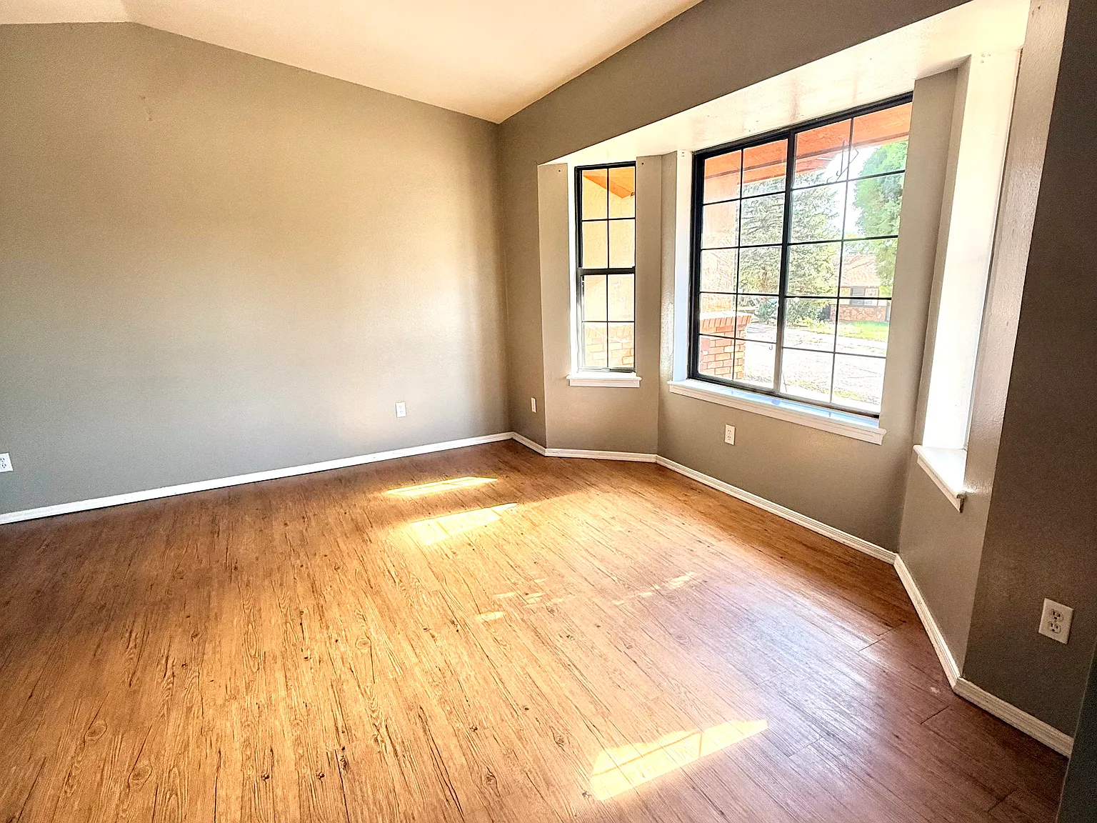 3 bed, 1495 sqft, $1,950 — Photo 3
