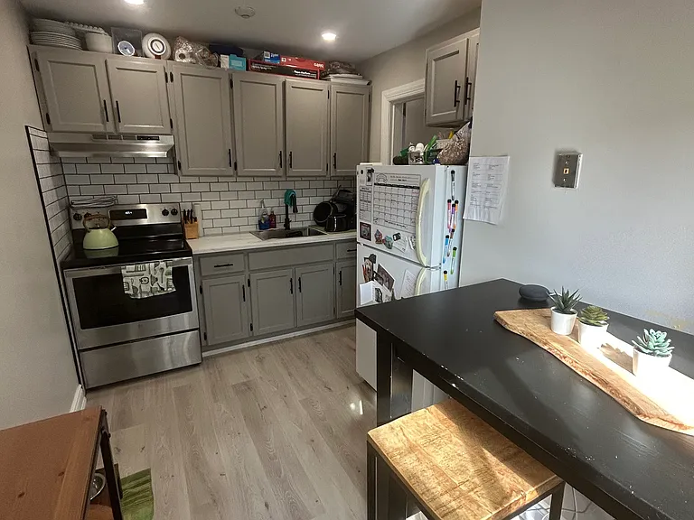 262 James St S #301 — Photo 6