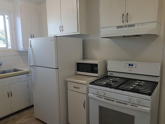 3rd image of 727 Whipple Ave #3
