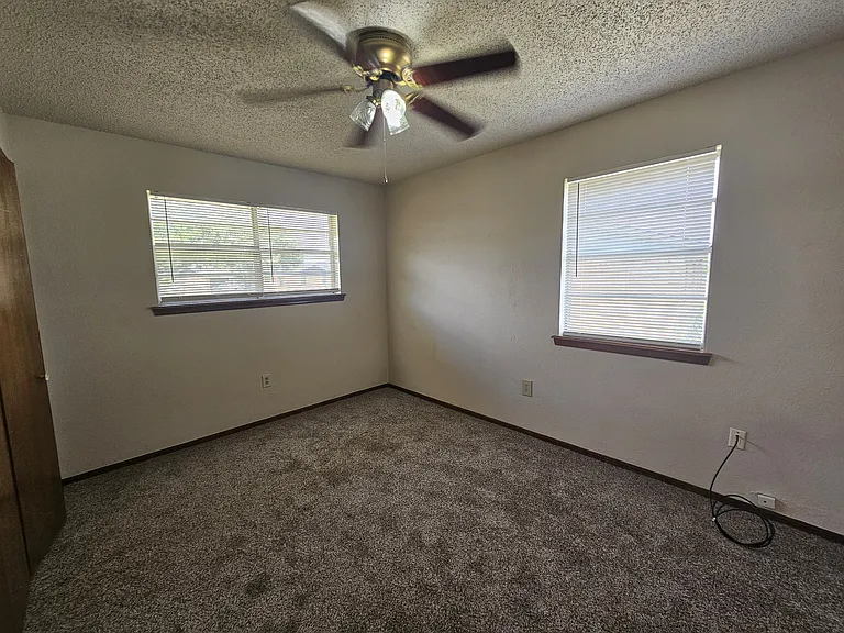 6110 SW Park Pl — Photo 15