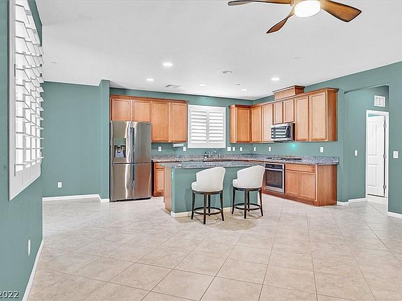 3rd image of 429 Via San Remo Cir