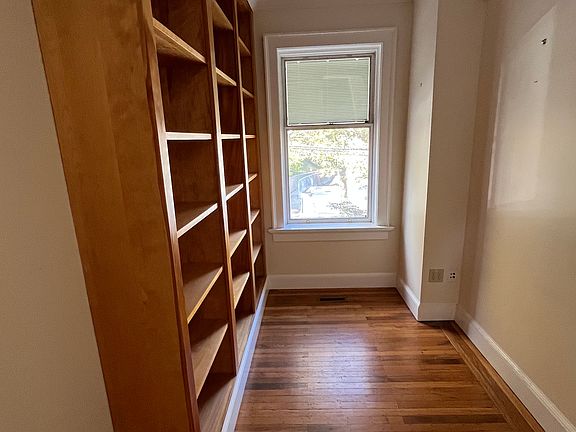 3rd image of 409 Temple St #409