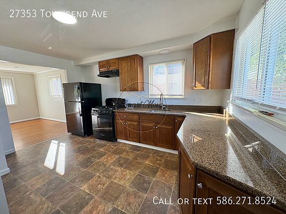 5th image of 27353 Townsend Ave