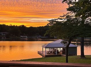 948 Pelican Point Ln, Leasburg, NC 27343