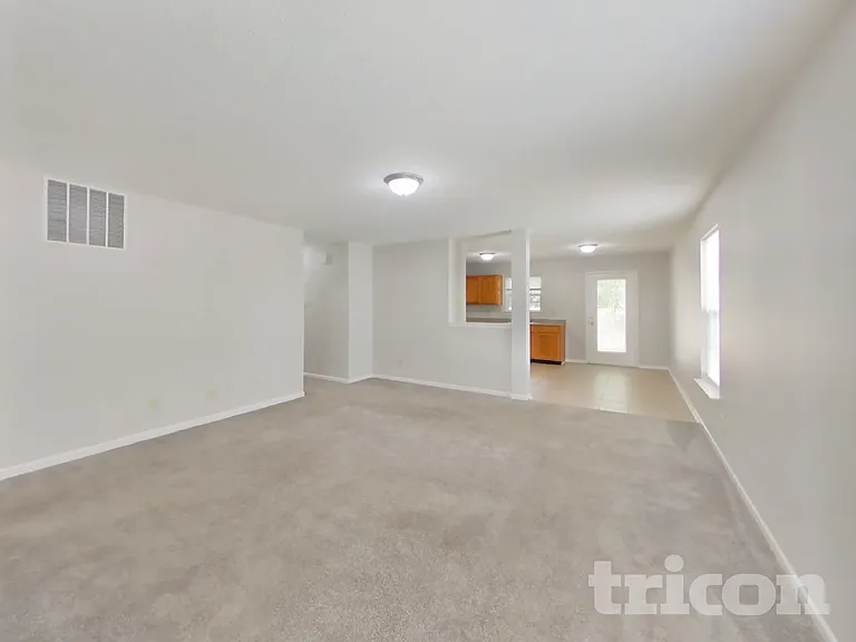 2414 Summerwood Ln — Photo 3