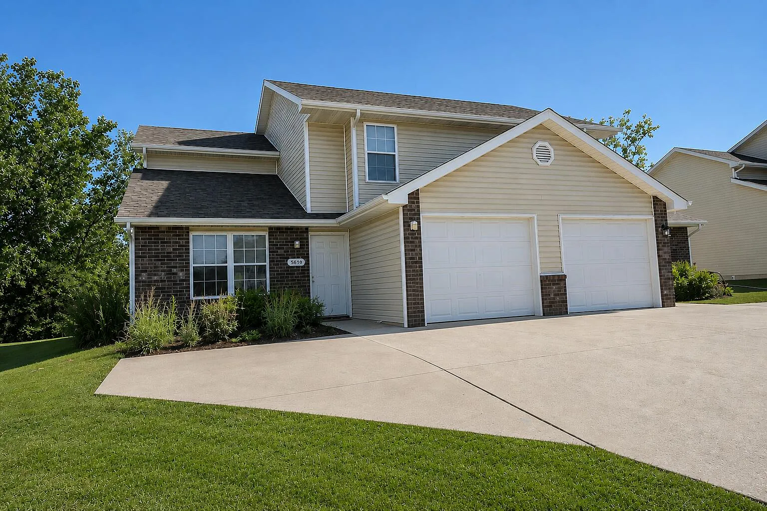 4 bed, 3.0 bath, 1389 sqft, $1,550 — Photo 1