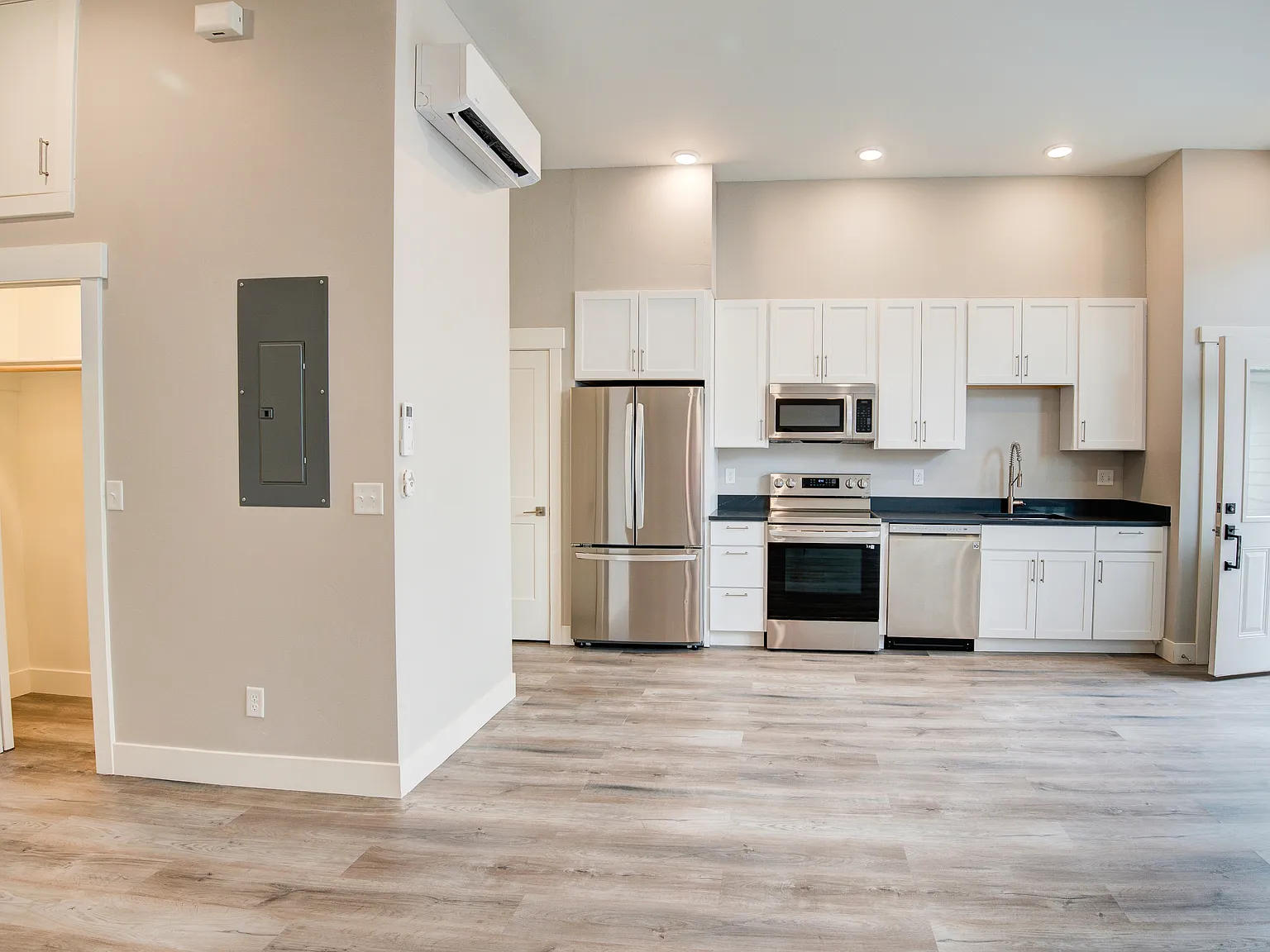 114 Old Stage Road Unit B - 1 — Photo 2