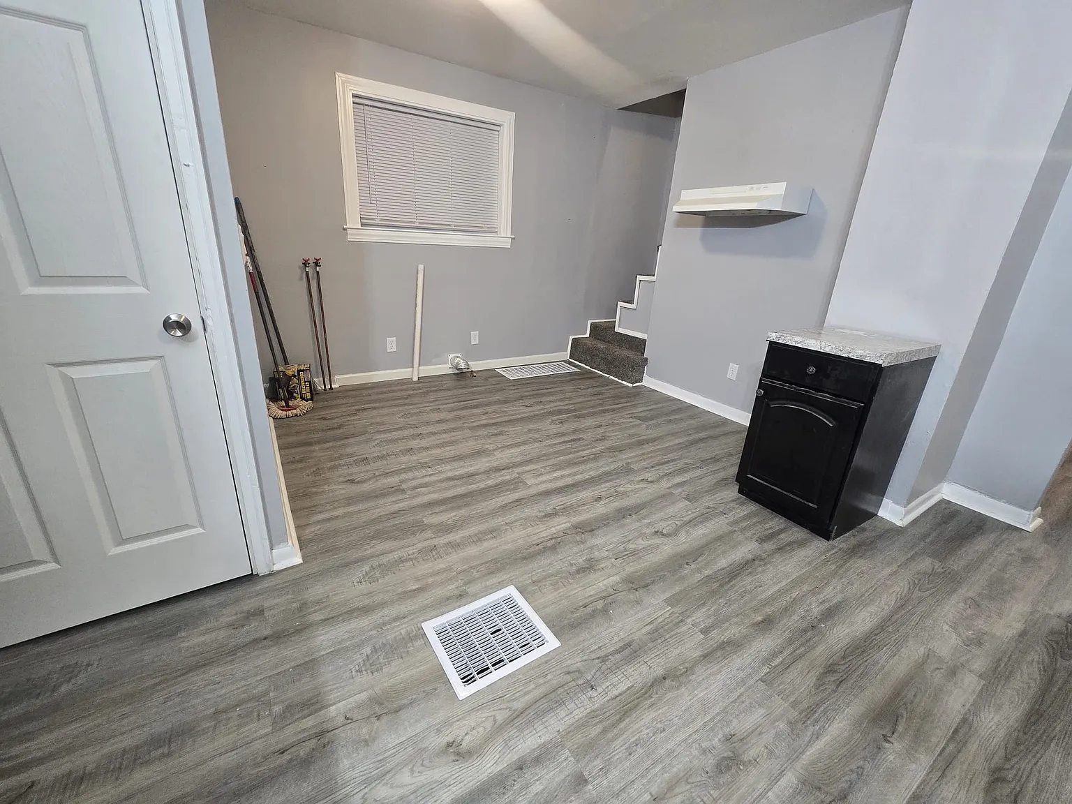 4 bed, 896 sqft, $1,400 — Photo 4