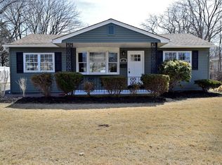 32 19th Ave, Bay Shore, NY 11706