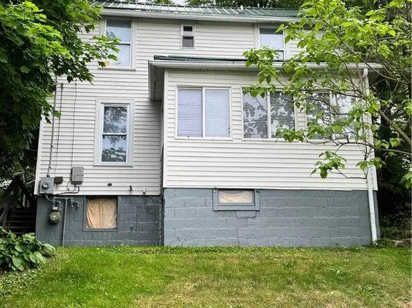 311 Lowell St, Vandergrift, PA 15690