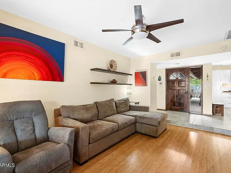 810 E Friess Dr — Photo 11