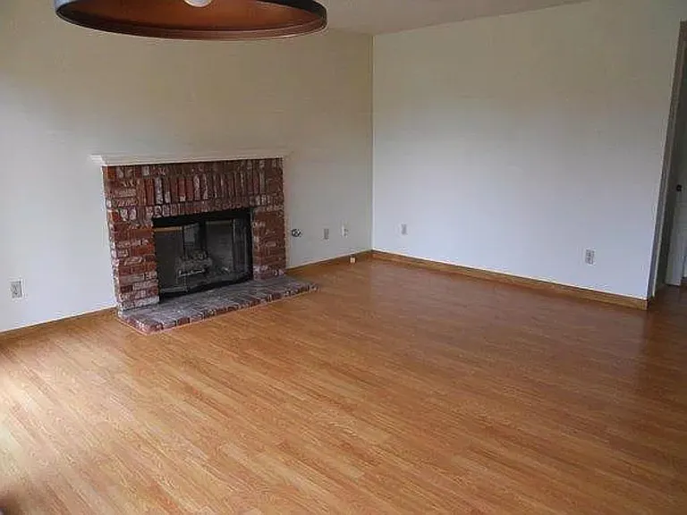 Spacious family room with nook and fireplace - cleared