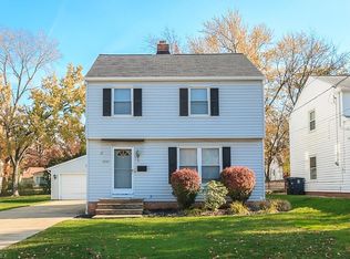 1555 Edgefield Rd, Lyndhurst, OH 44124