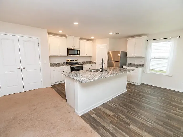 2228 Southlea Dr — Photo 6
