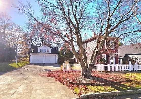 116 E Curtis St — Photo 1