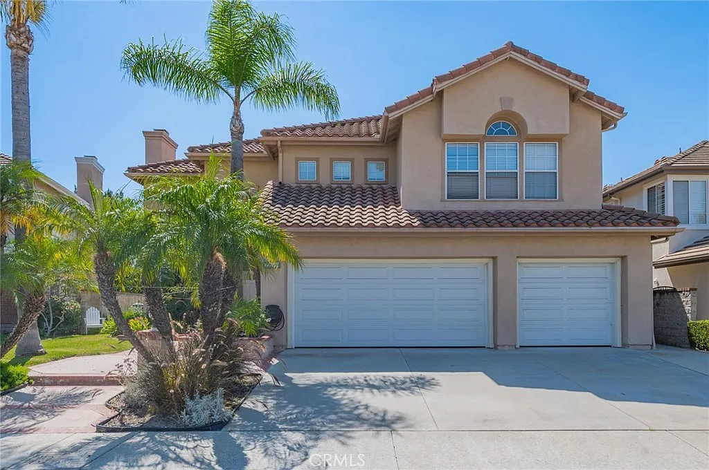 5 bed, 3.5 bath, 3001 sqft, $7,500 — Photo 2