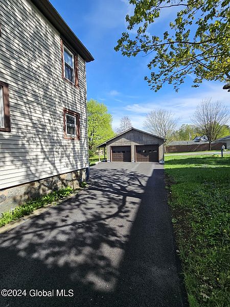 4th image of 114 Oak Street
